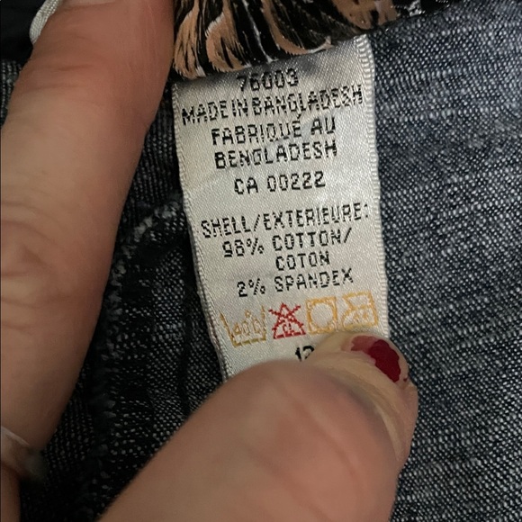 Vintage 90s high rise wide leg Denim Jeans with Canadian Flag Patch- soo cool - Picture 3 of 9